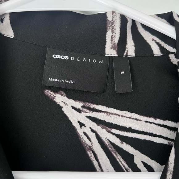 NWOT Floral Button up - Picture 3 of 3